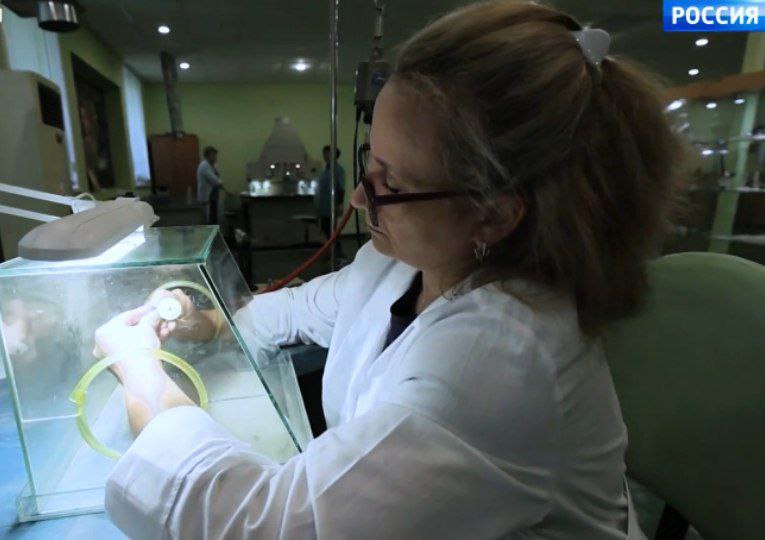 Телеведущая канала "Россия-1" освоила ювелирное дело в Костроме