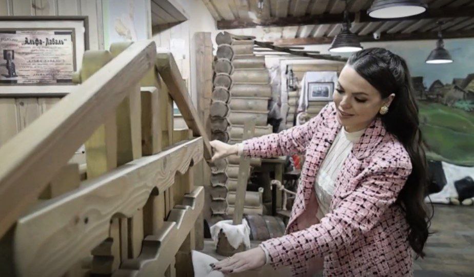 Ведущие канала "Россия-1" раскрыли стране рецепт костромского зеленого шоколада