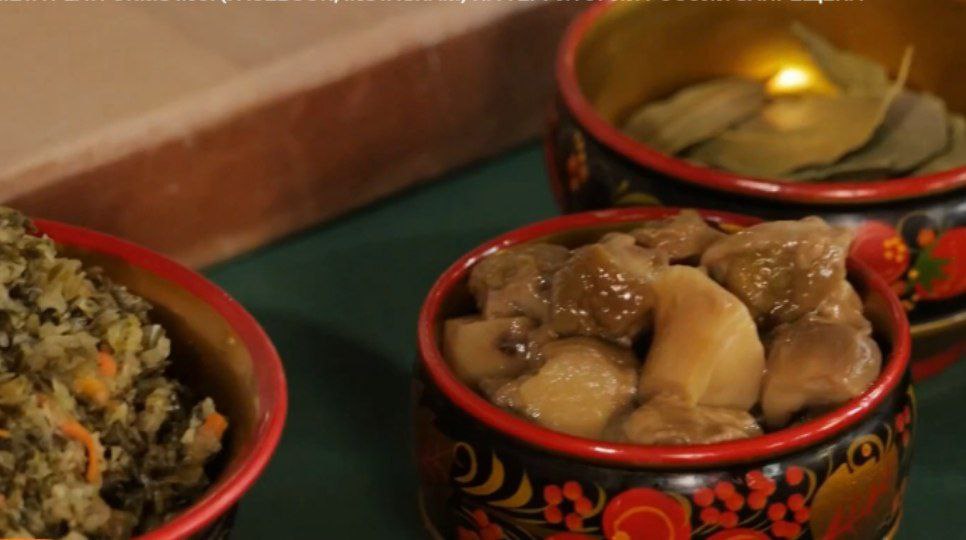 Ведущие канала "Россия-1" раскрыли стране рецепт костромского зеленого шоколада