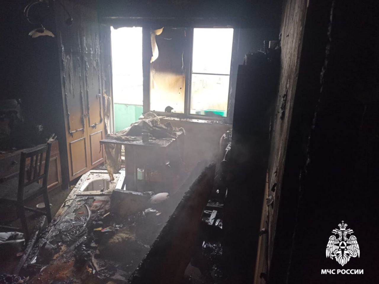 Четырех детей спасли из чудовищного пожара под Костромой