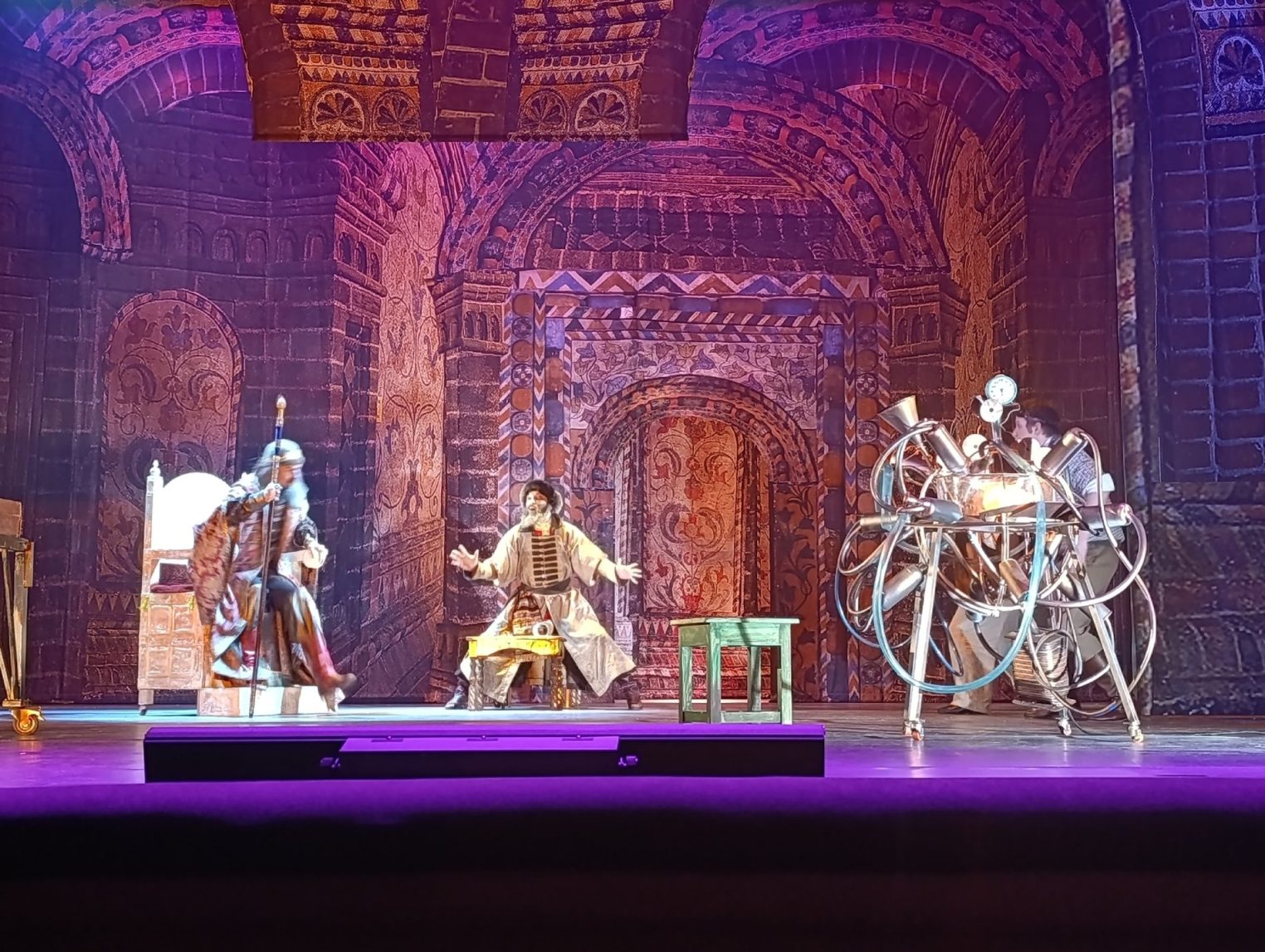 Гайдай и Булгаков "за": в Костроме вызвали из прошлого Ивана Грозного