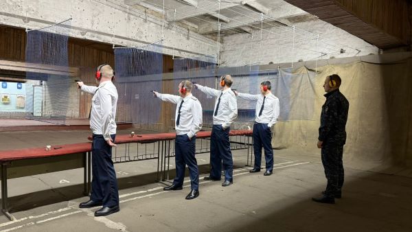 Офицеры костромского УФСИН пели частушки и состязались в стрельбе