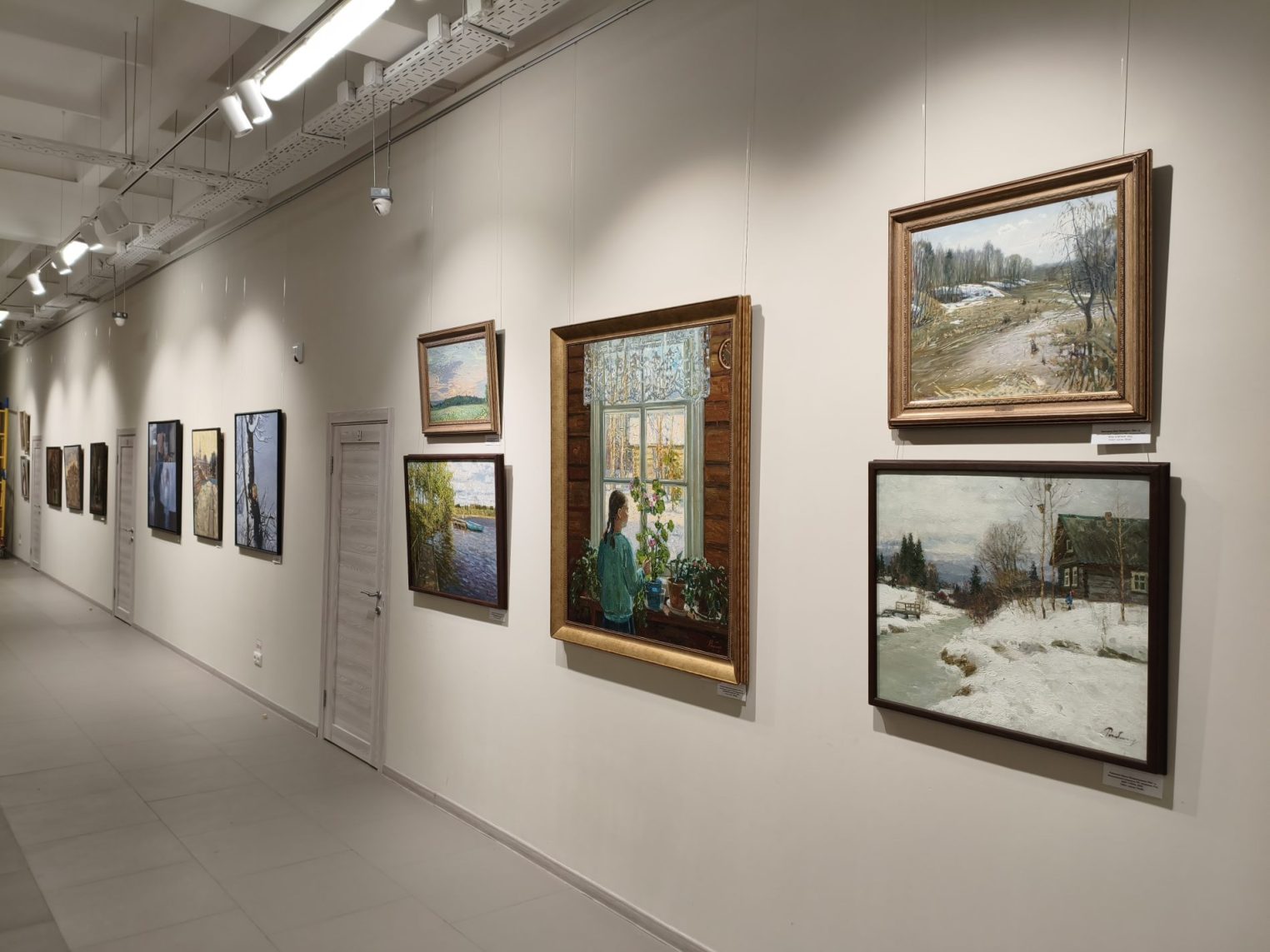 Москвичам показывают полторы сотни работ костромских художников