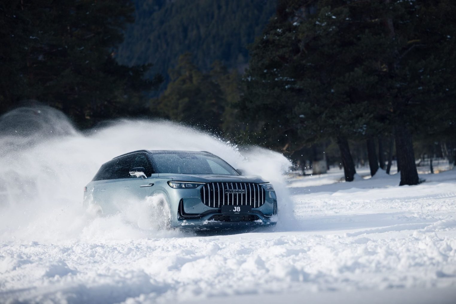 Командный центр для главы семьи: как JAECOO J8 заставляет забыть о дорожном стрессе в Костроме