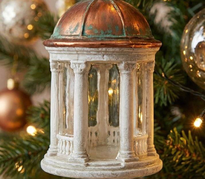 Памятники Костромы переехали на новогоднюю елку