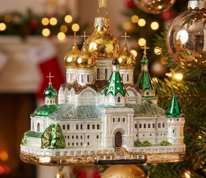 Памятники Костромы переехали на новогоднюю елку