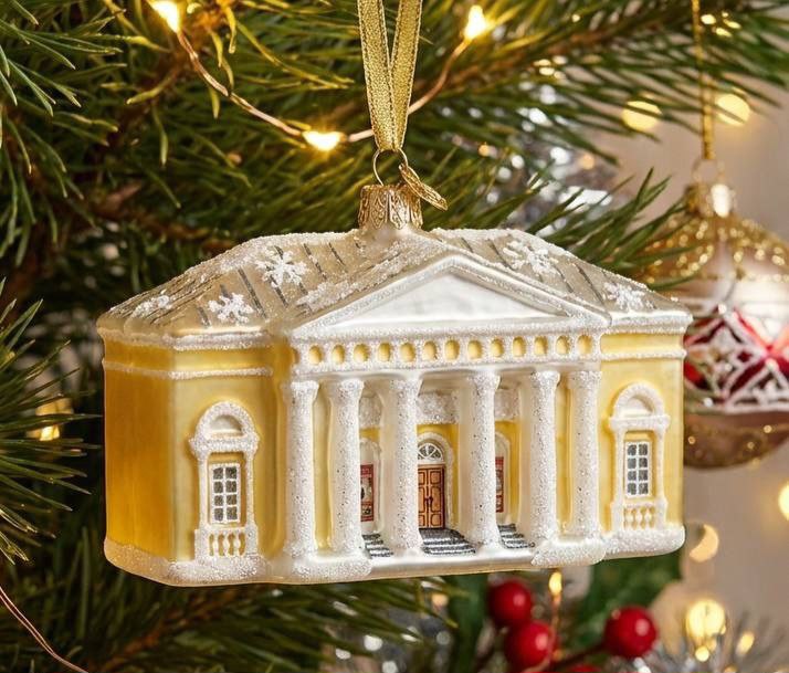 Памятники Костромы переехали на новогоднюю елку