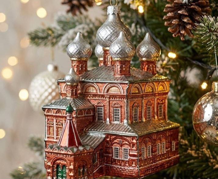 Памятники Костромы переехали на новогоднюю елку