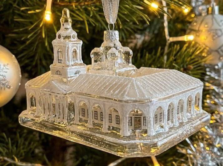 Памятники Костромы переехали на новогоднюю елку