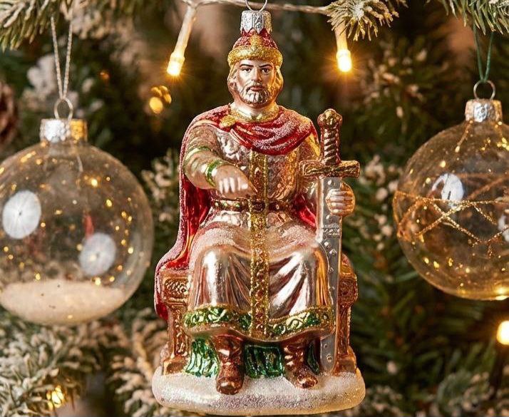 Памятники Костромы переехали на новогоднюю елку