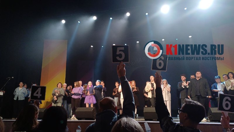 Кубок Лиги КВН в Костроме начался со стриптиза, а закончился в позе собаки