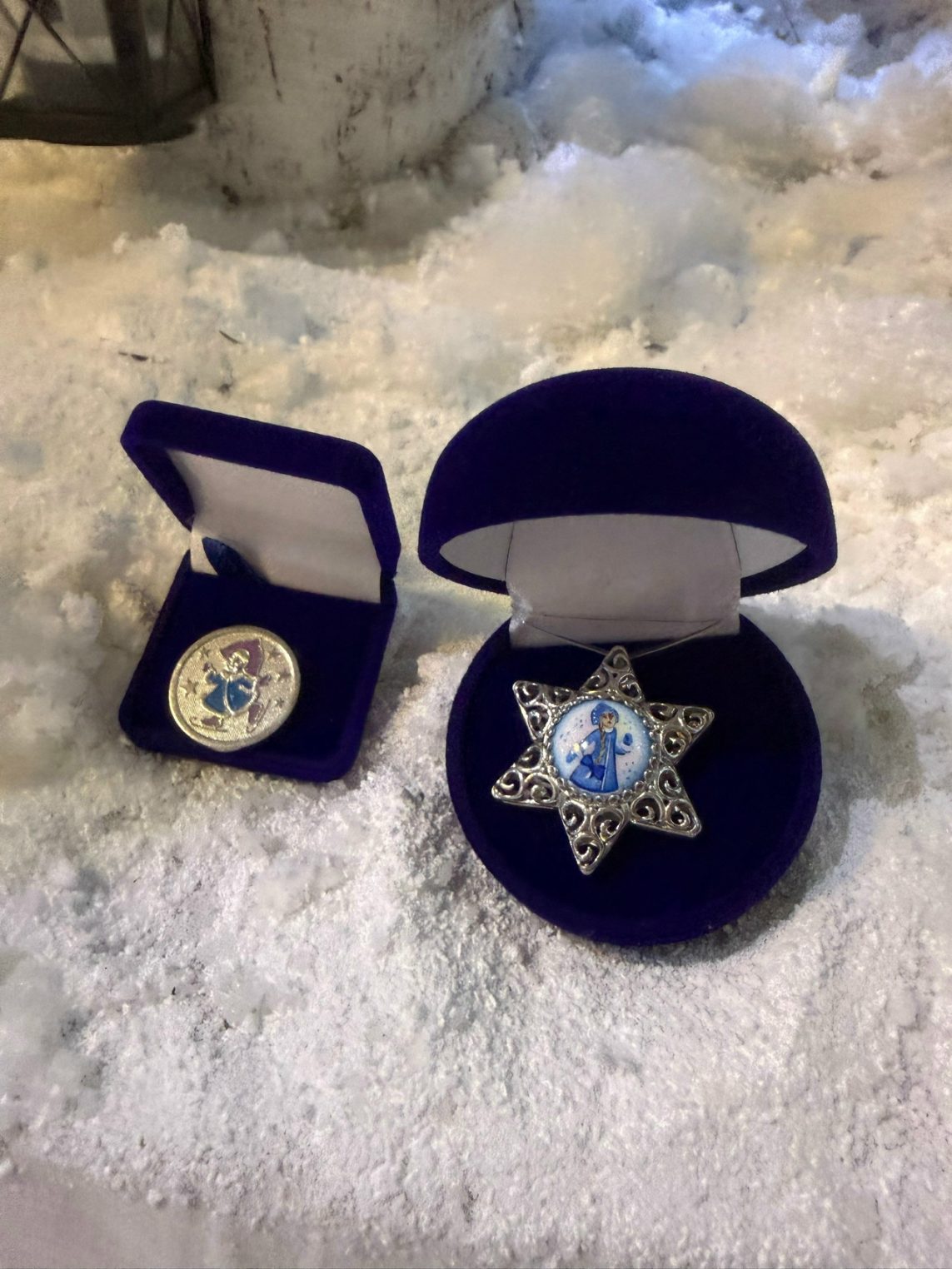 Костромская Снегурка подарила Деду Морозу на именины частичку души