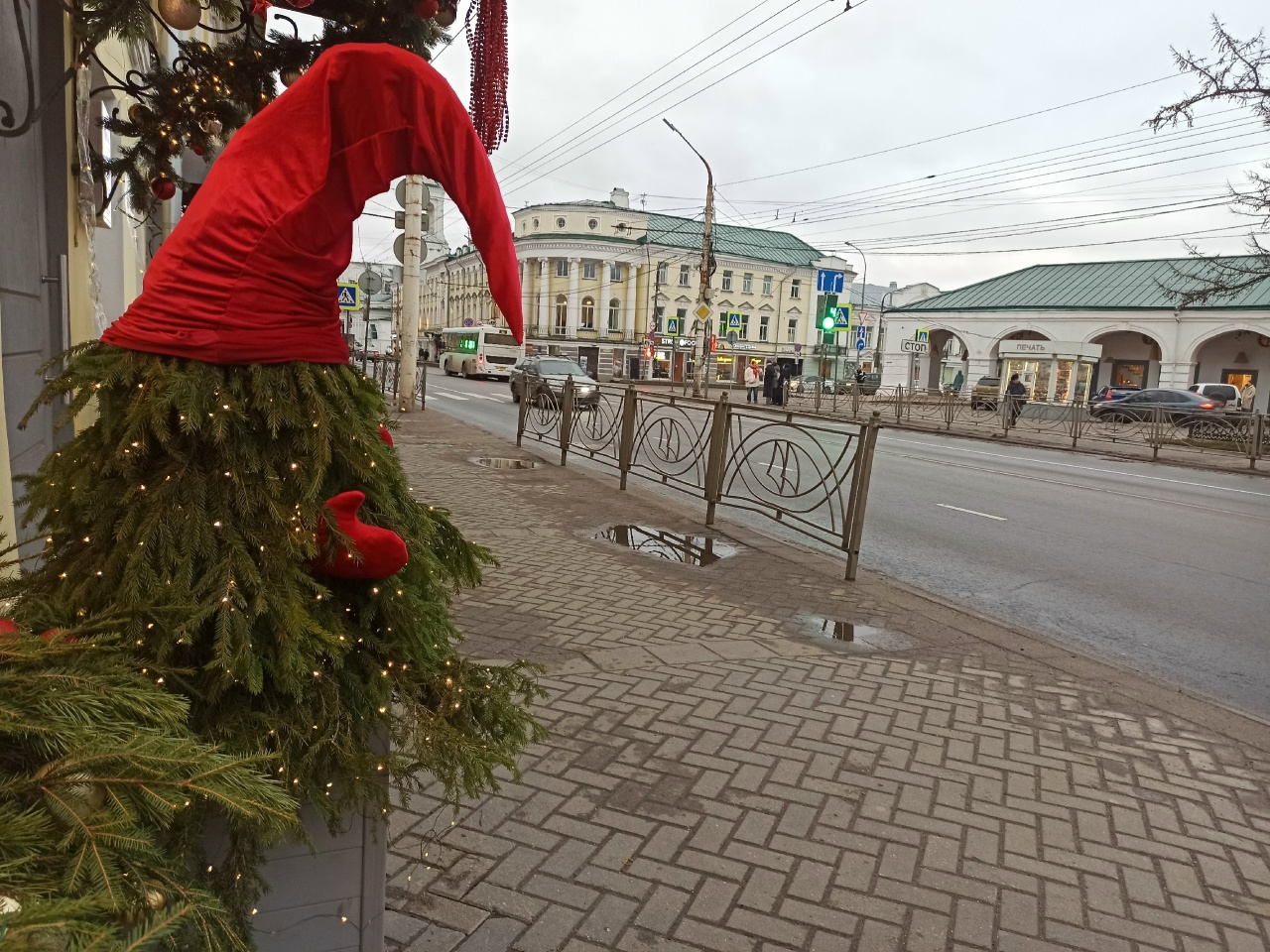 Снеговички, яблони и Дед инкогнито: Кострома вовсю готовится к Новому году