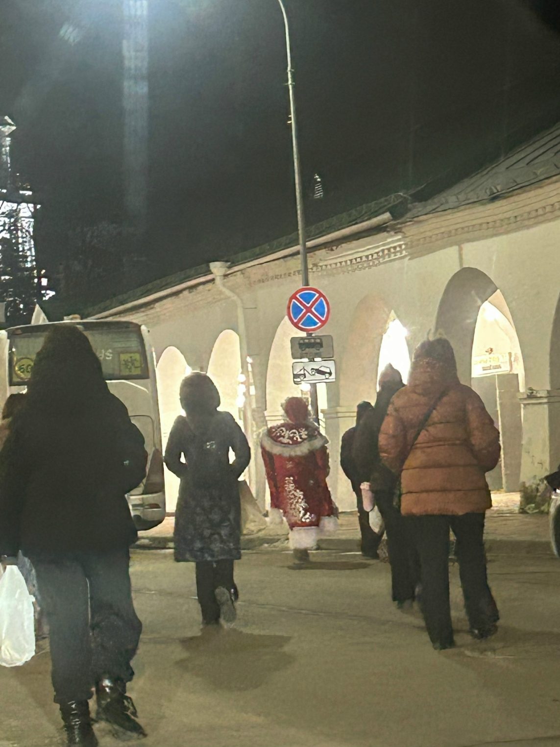 Снеговички, яблони и Дед инкогнито: Кострома вовсю готовится к Новому году