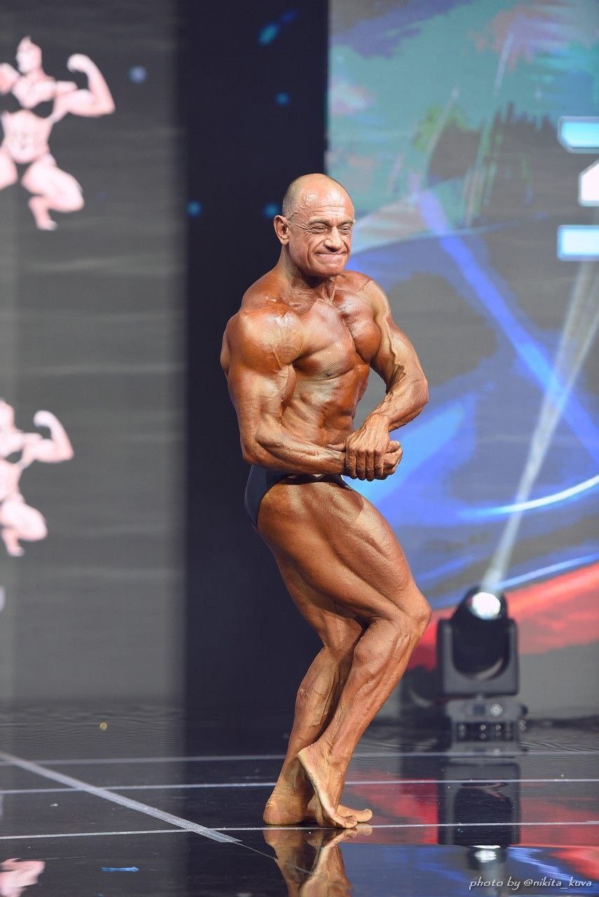 Костромской бодибилдер привез серебро с чемпионата России