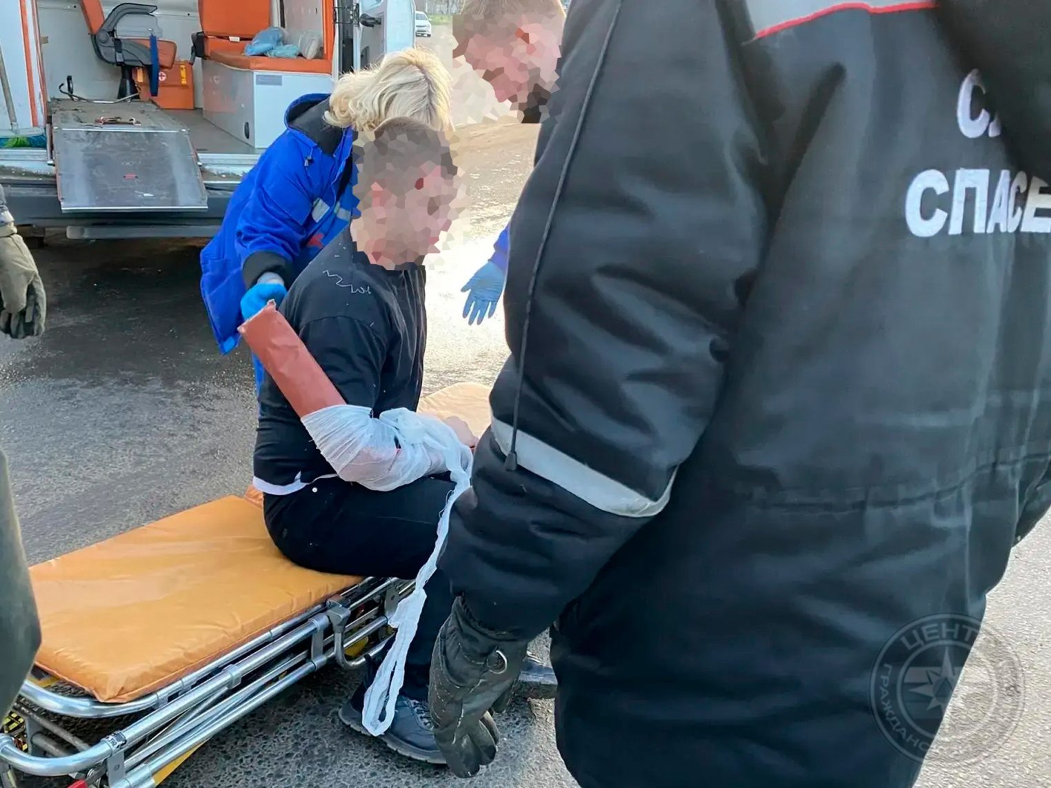 Легковушка угодила под прицеп грузовика в Костроме