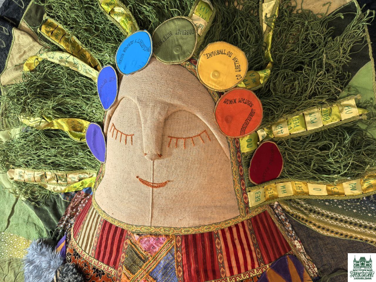 На новой выставке костромичам покажут золотое кружево и бисерные букеты