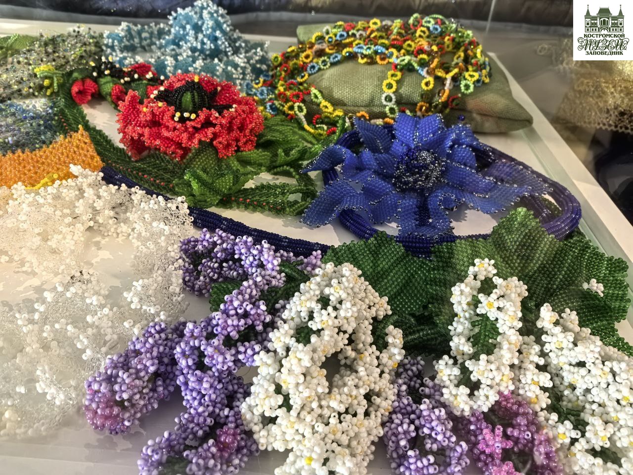 На новой выставке костромичам покажут золотое кружево и бисерные букеты