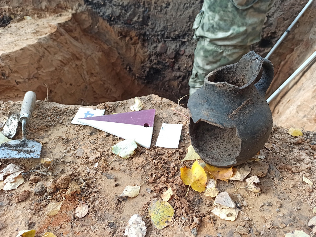 Старинные кресты и медали выкопали в Костроме