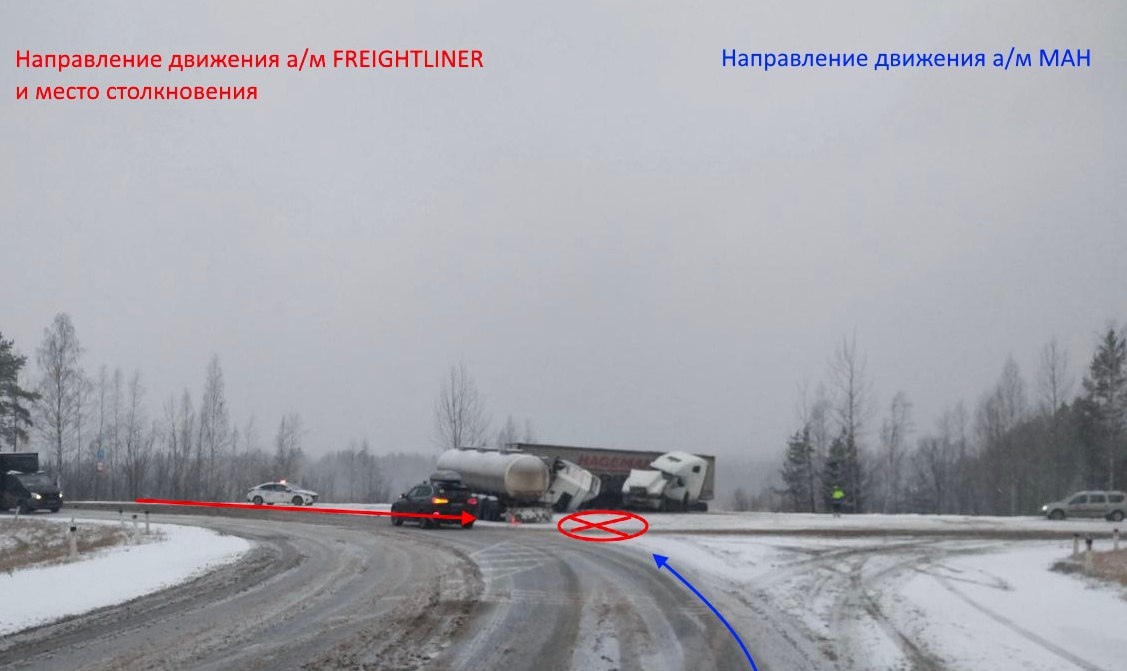 Два большегруза не смогли разъехаться на пустом перекрестке под Костромой