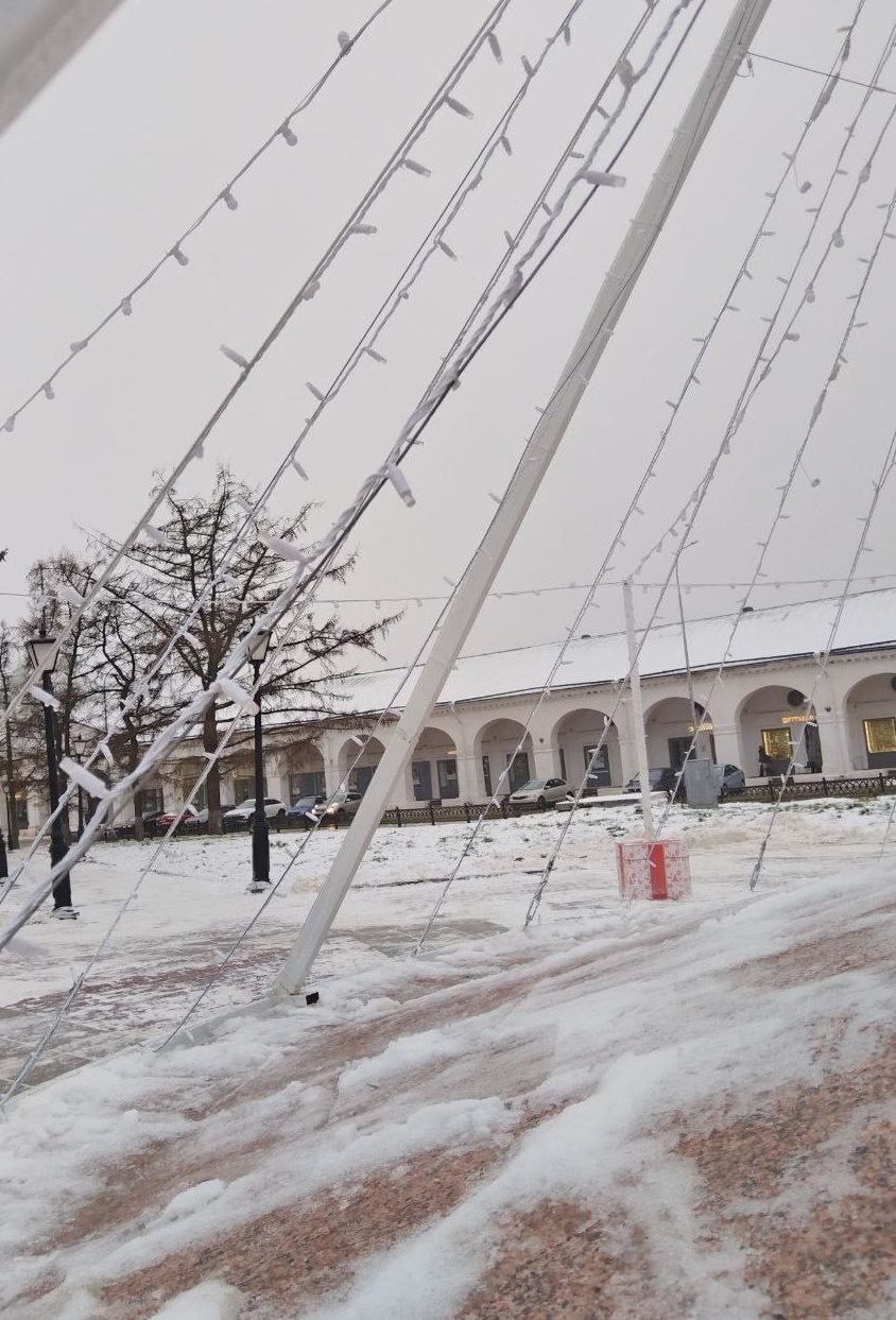 Инсталляция над костромским фонтаном пострадала от рук вандалов