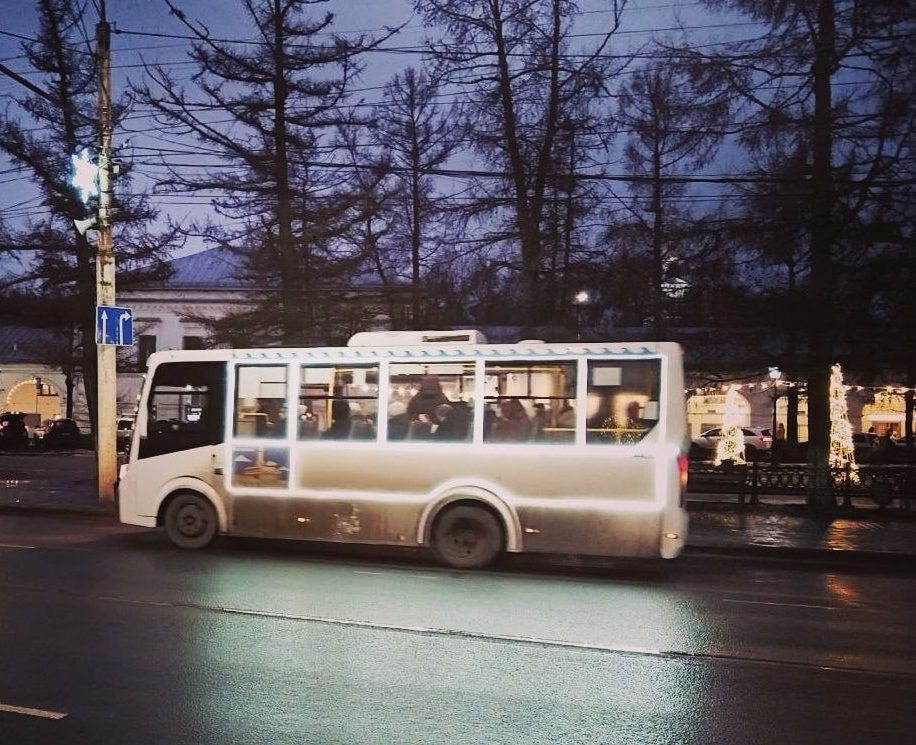 Автобусы Костромы засияли новогодней иллюминацией
