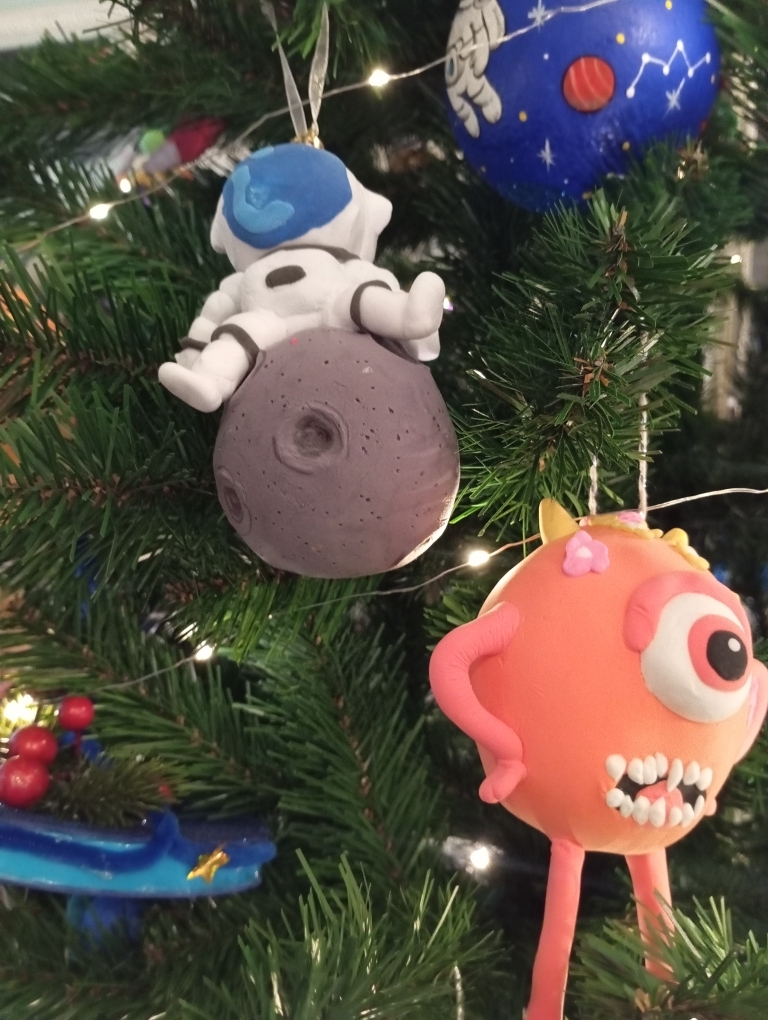 Космическую елку установили в Костроме