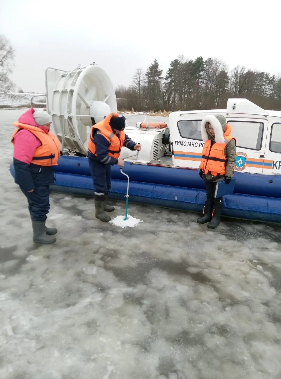Спасатели призывают костромичей воздержаться от выхода на тонкий лед