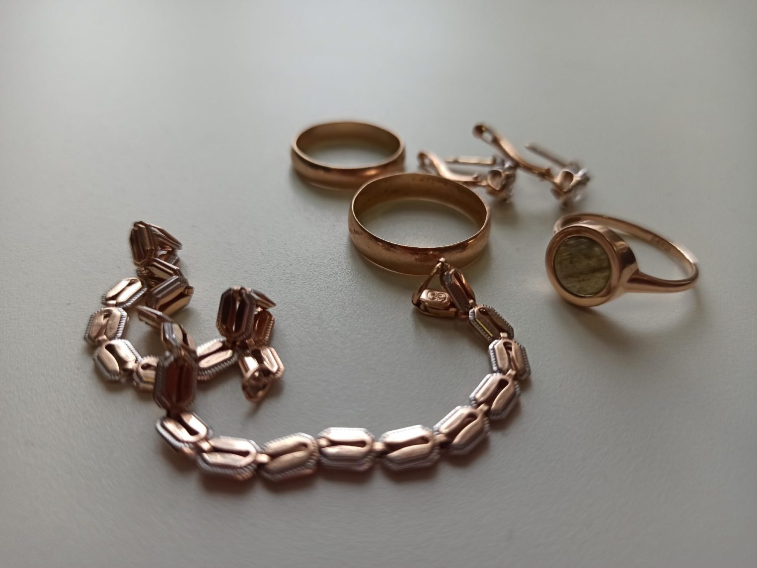 Костромской ребенок получил травму на ничейной горке