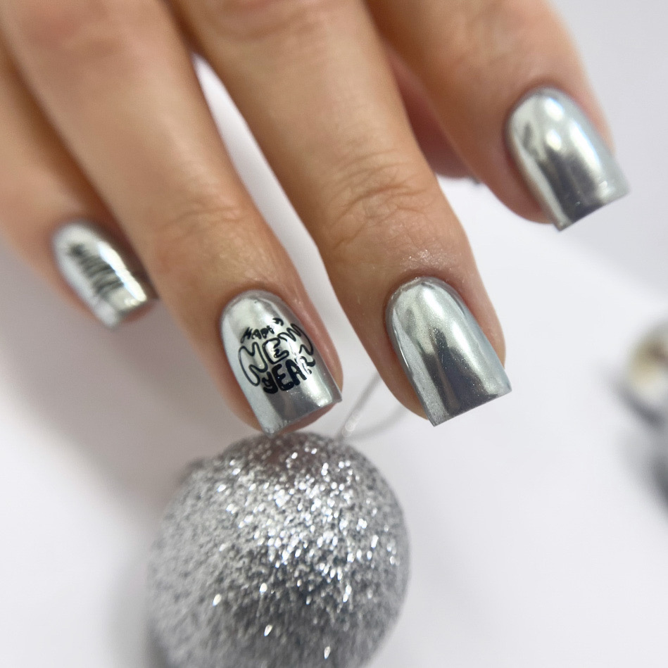 Как встретить Новый год 2026 красиво и удачно: главный гид по образу и маникюру