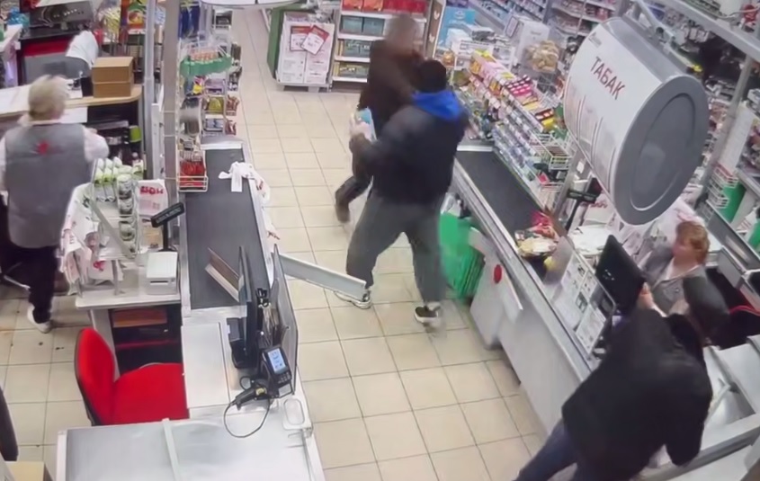 В соседнем с Костромой Рыбинске фитнес-тренер избил девушку в магазине