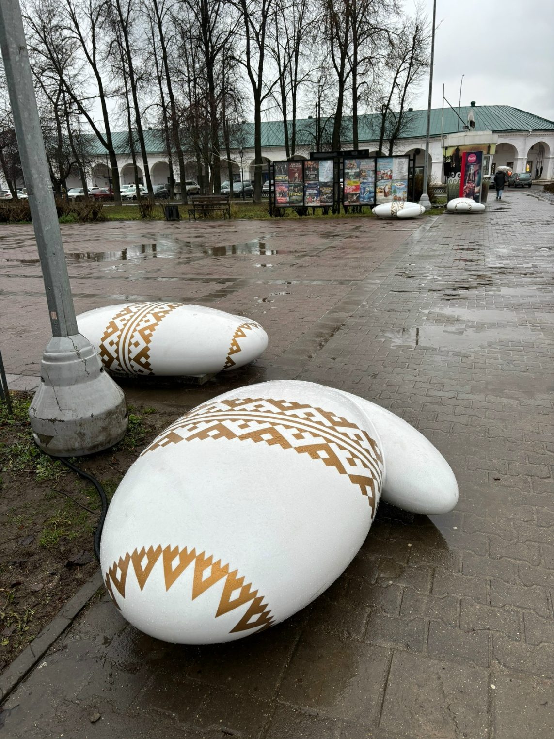 Великан обронил варежки в центре Костромы