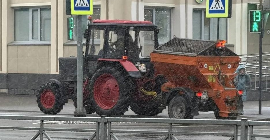 Прогноз синоптиков заставил дорожные службы Костромы усилить противогололедную обработку