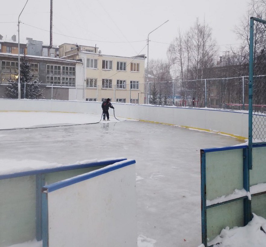 Катки начали обустраивать в Костроме