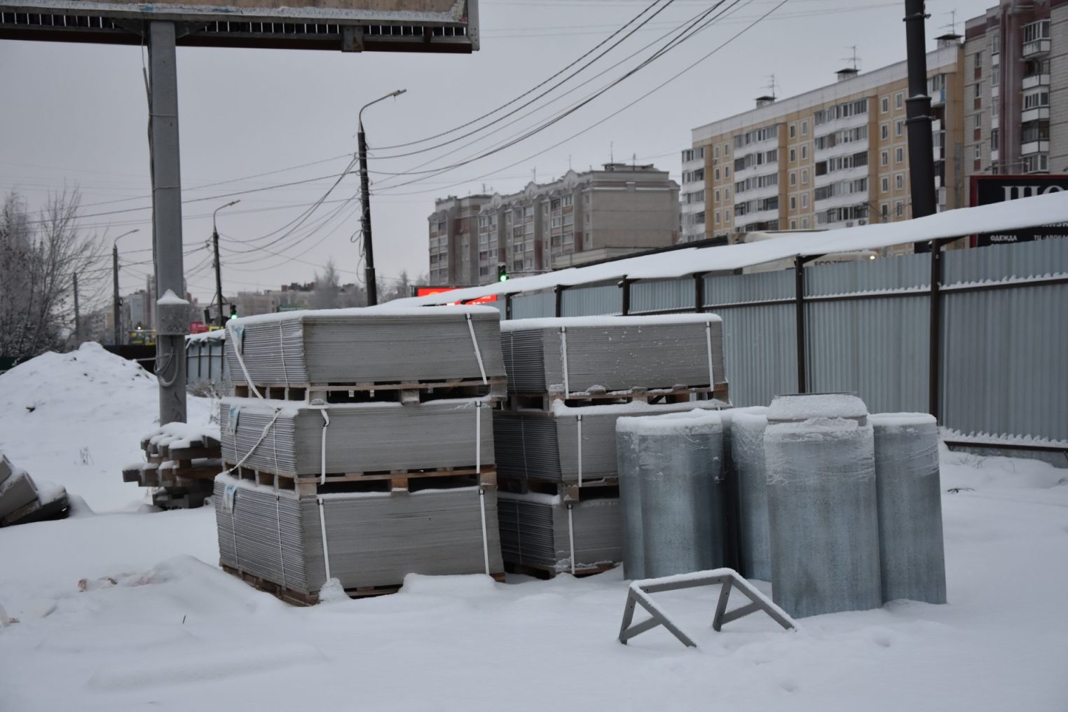 В Костроме готовят к установке чашу модульного бассейна на улице Индустриальной