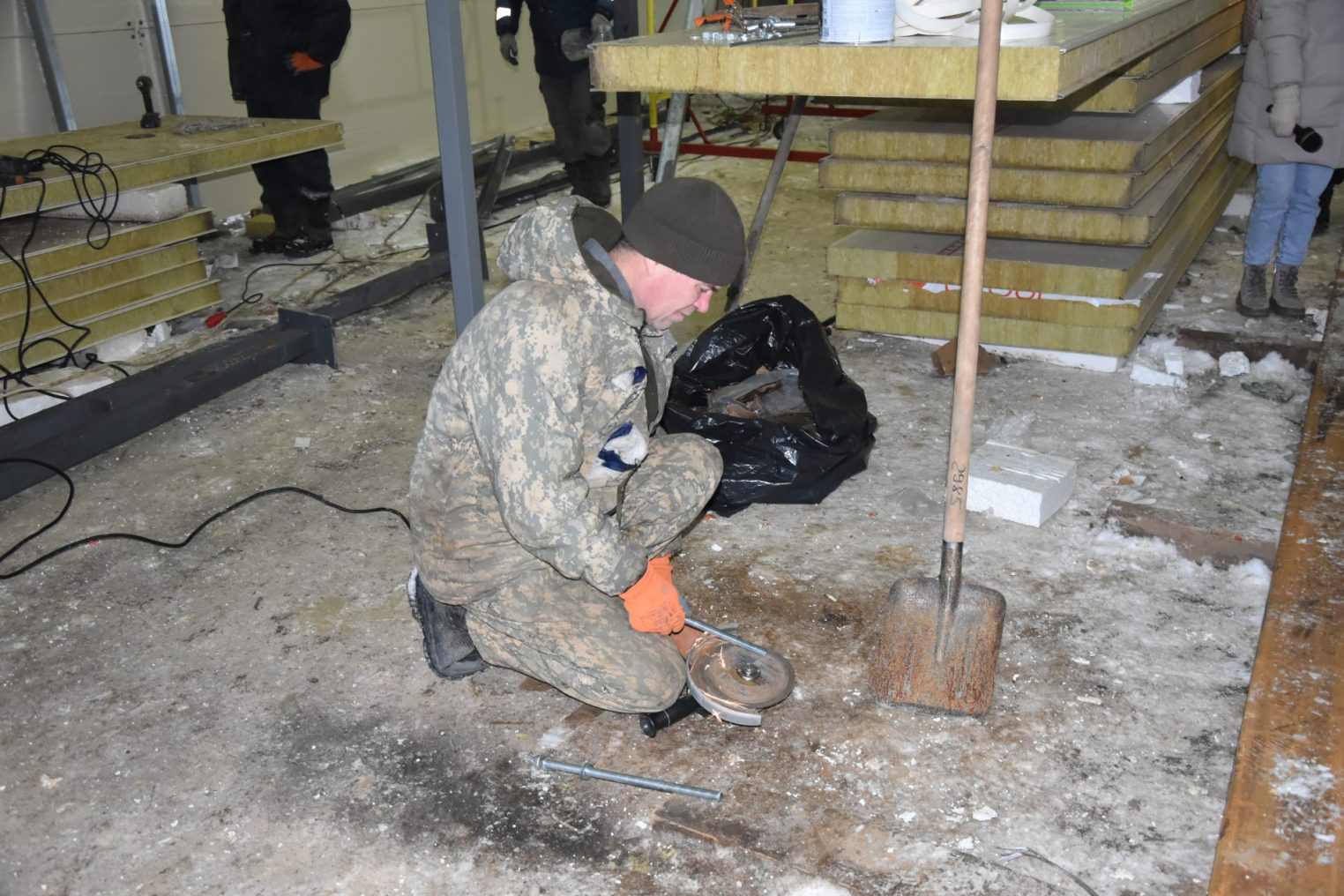 В Костроме готовят к установке чашу модульного бассейна на улице Индустриальной