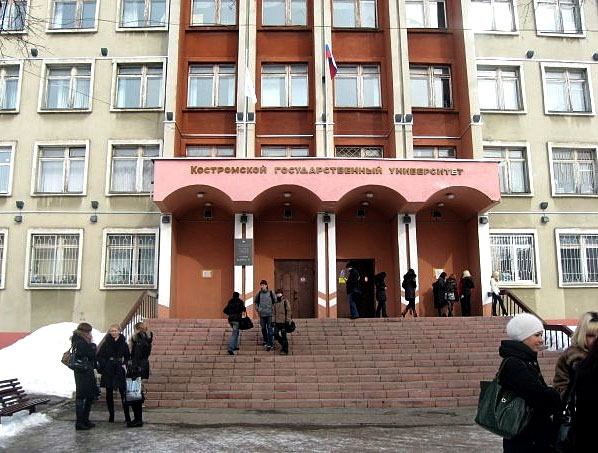 Юристов и менеджеров оказалось слишком много: платные места в Костромских вузах сокращают