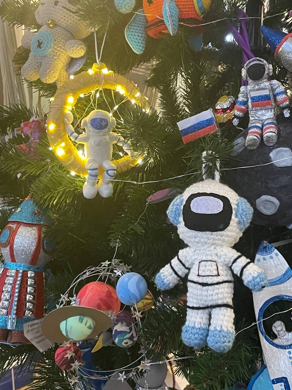 Космическую елку установили в Костроме