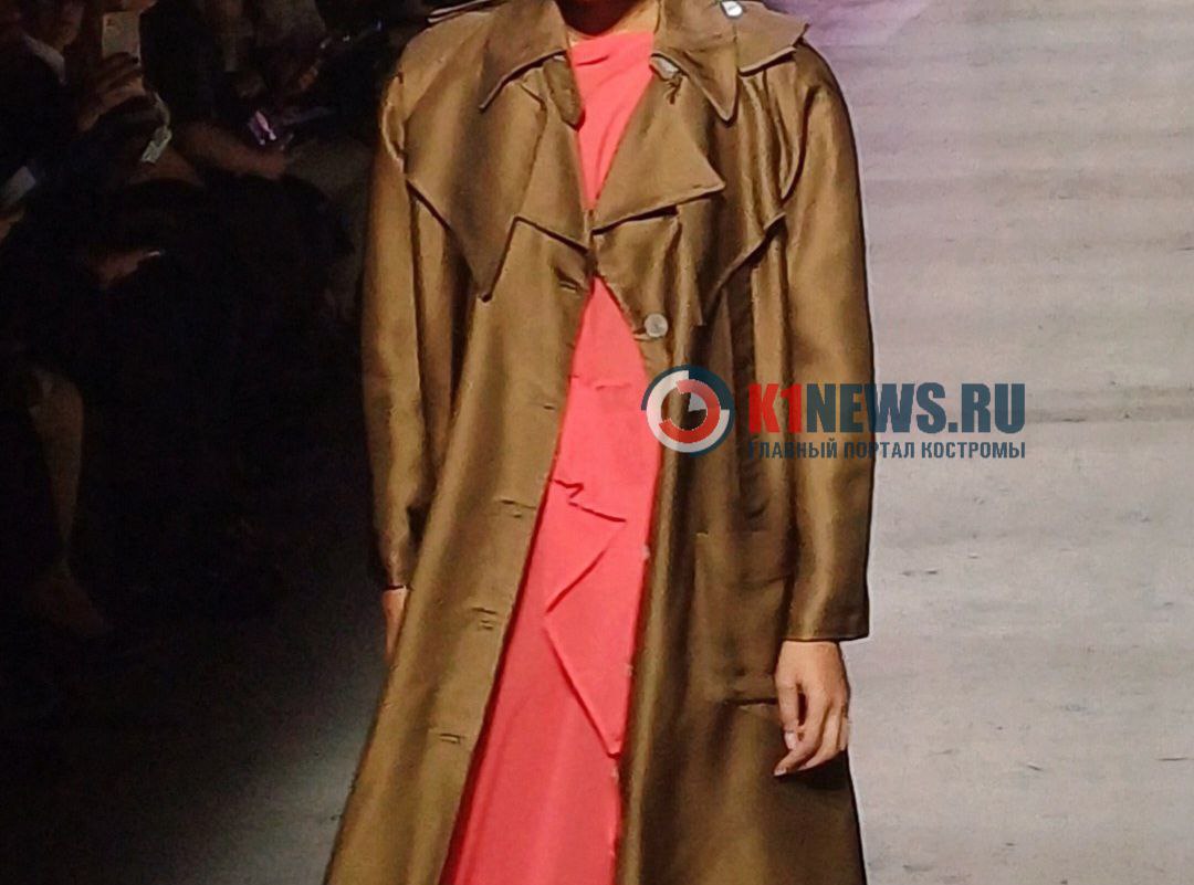Мода на яркие цвета и смелые силуэты покорит костромичек в новом году
