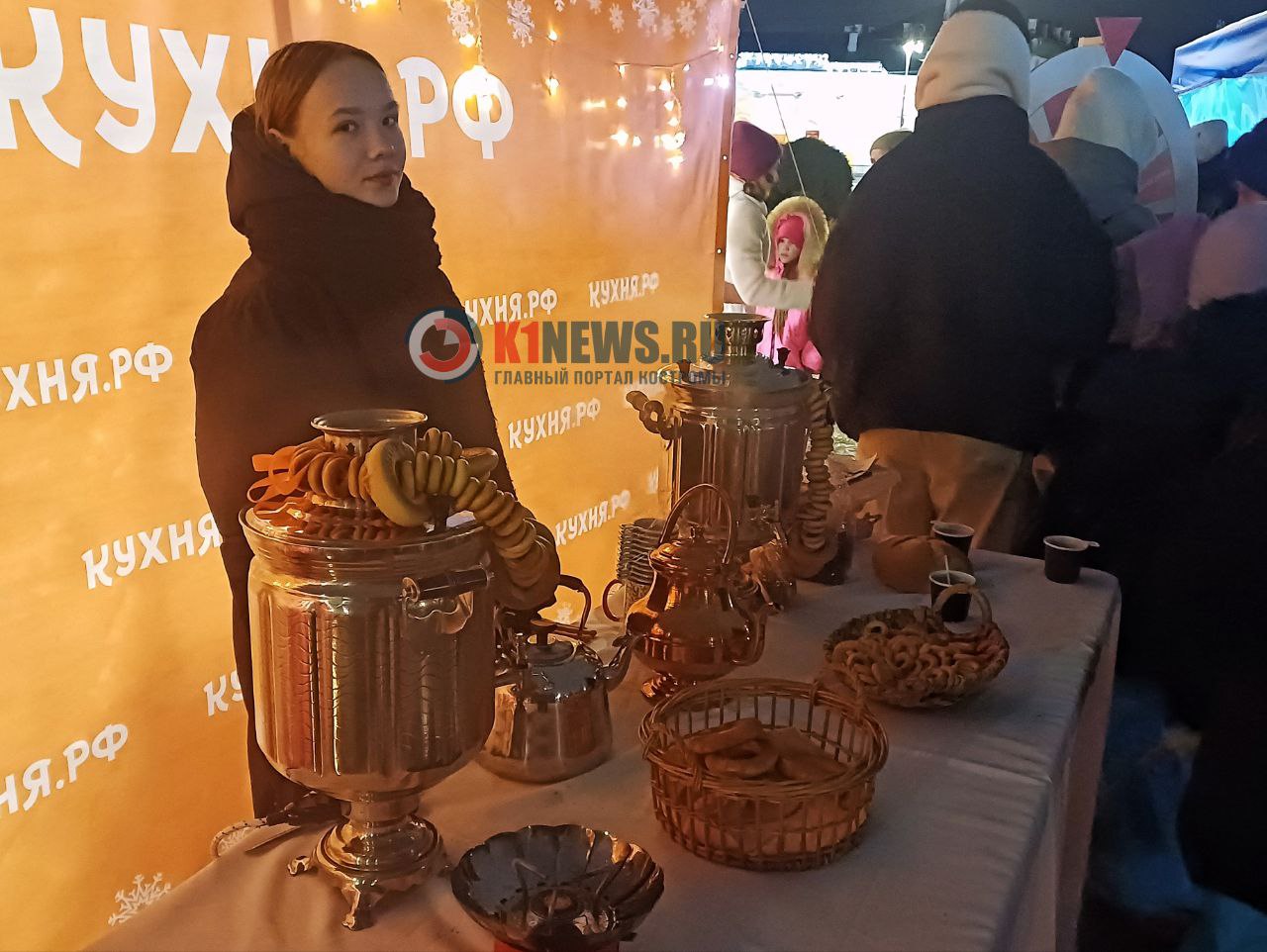 Российский Дед Мороз зажег главную елку Костромы