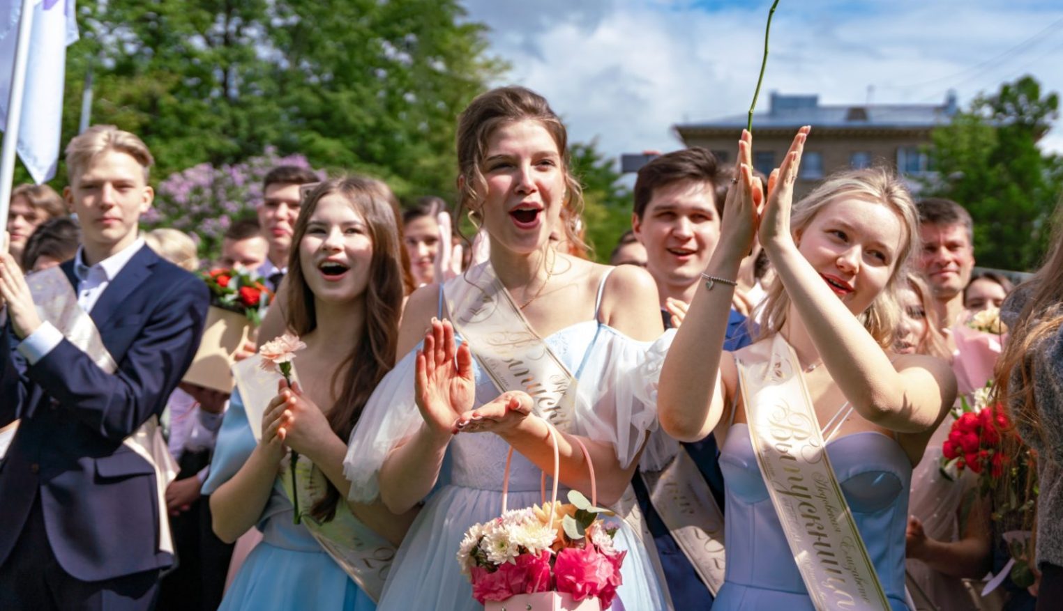 Стали известны дни последнего звонка и выпускного в Костроме