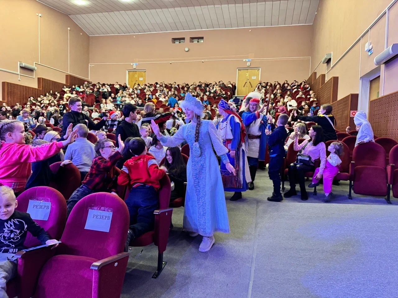 Костромская Снегурочка покорила Тверскую Карелию