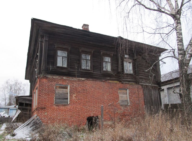 Старинный дом под Костромой срочно нуждается в реставрации