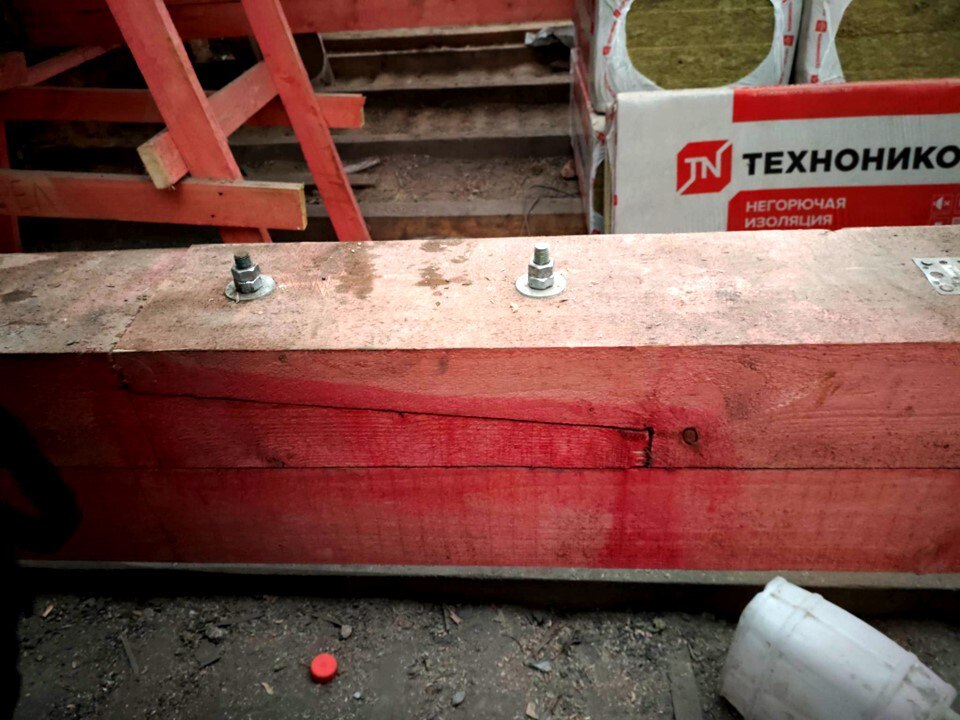 Розовые сосульки на Табачных рядах напугали костромичей