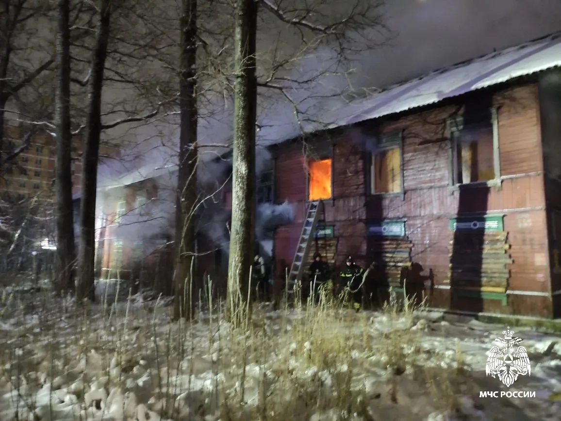 В Костроме среди ночи вспыхнула очередная заброшка