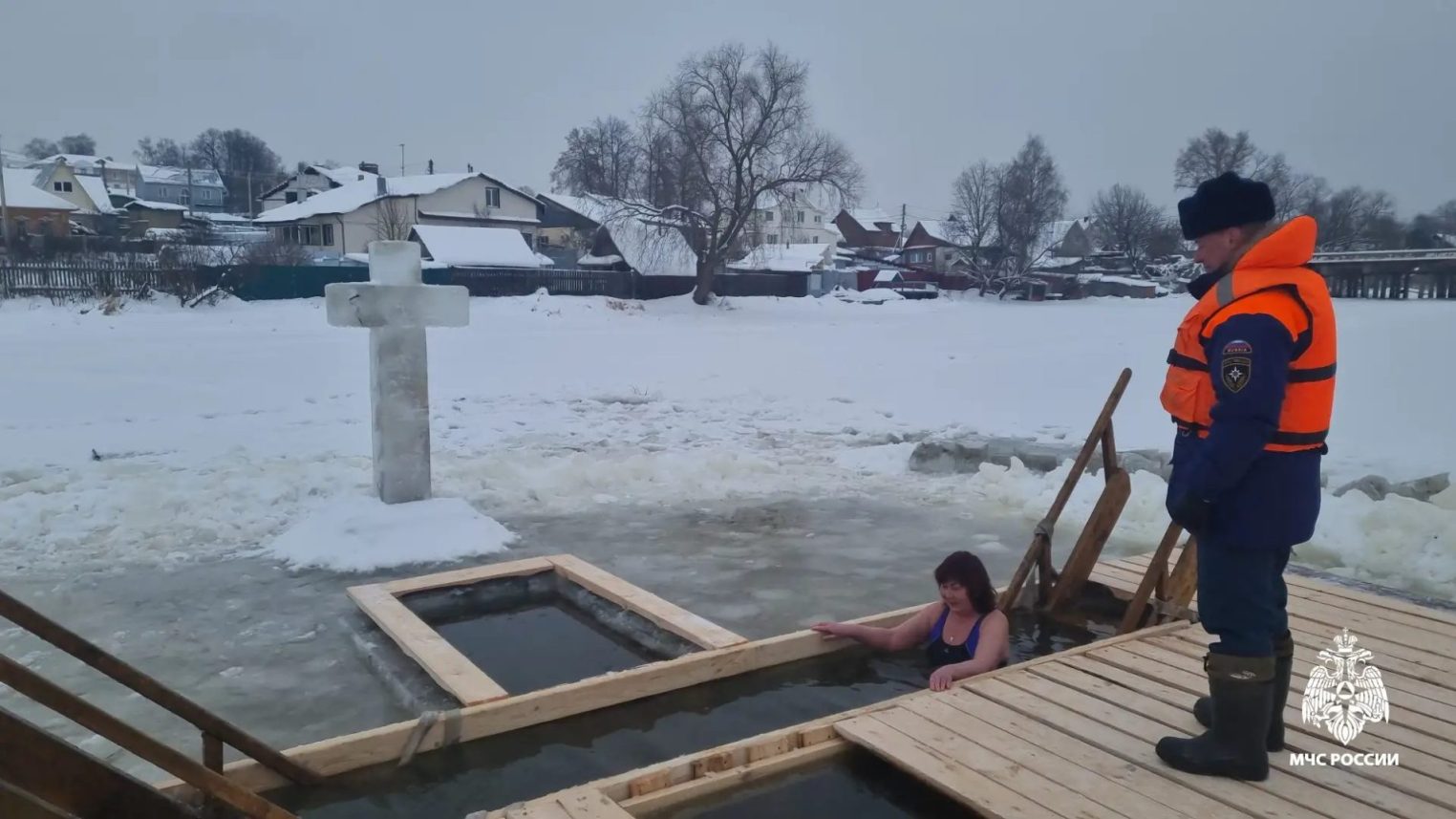 Некоторые костромичи уже успели искупаться в иорданях