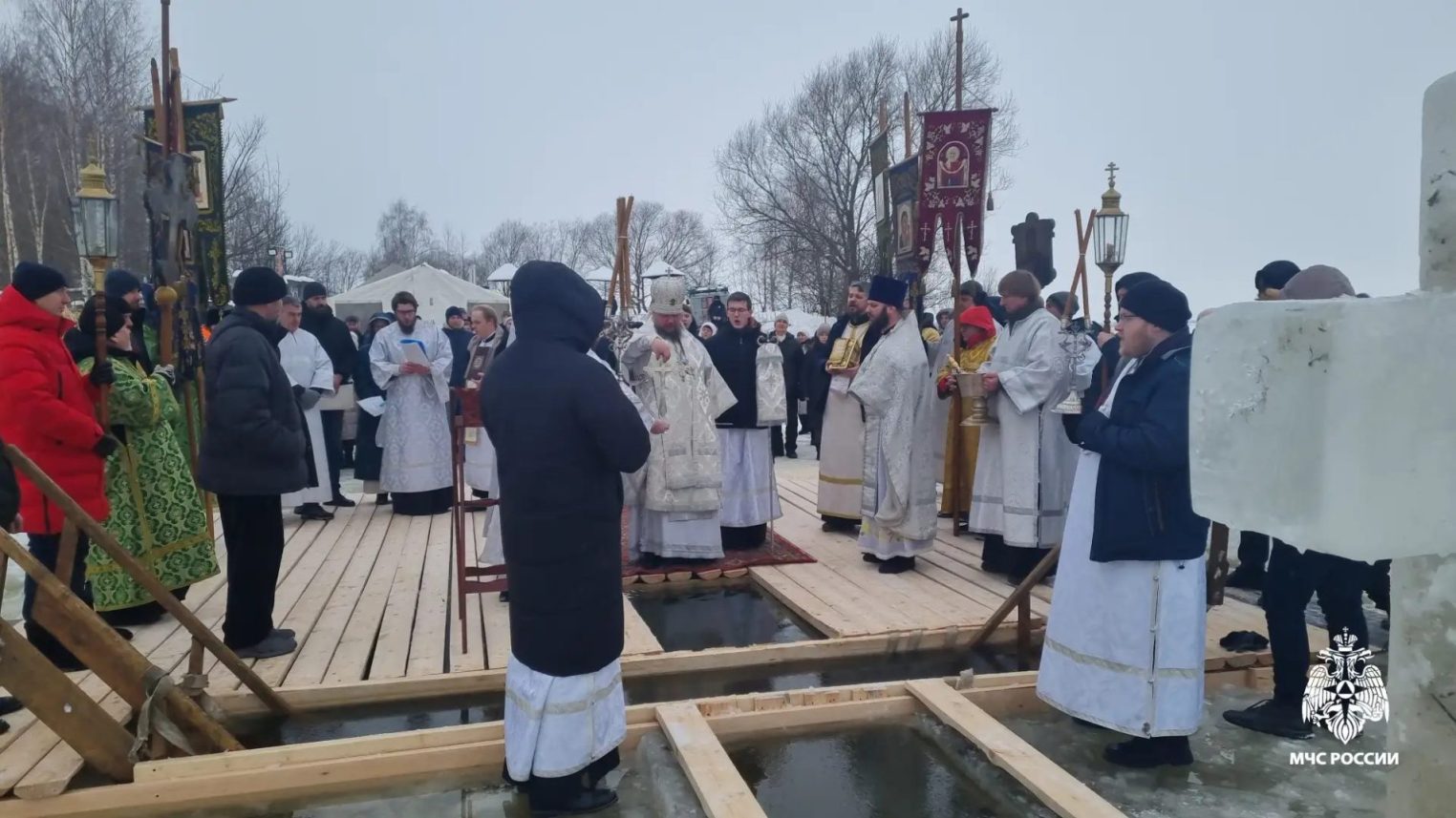 Некоторые костромичи уже успели искупаться в иорданях