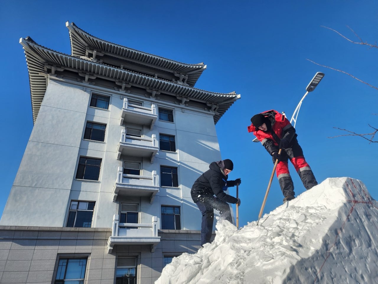 Костромские студенты потрясли жюри фестиваля снежных фигур в Китае