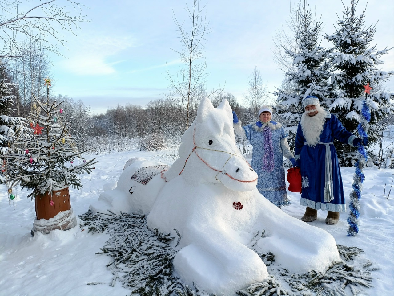 К костромской Бабе Яге прискакала снежная Лошадь