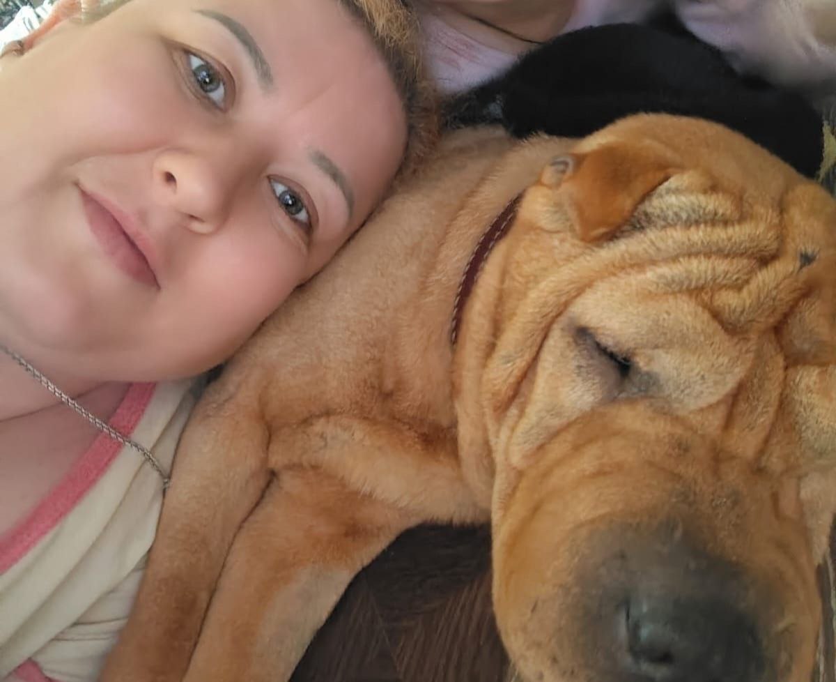 Морщинистая костромичка обрела семью после предательства хозяев